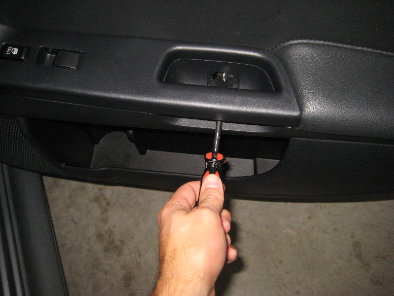 Mitsubishi-Lancer-Interior-Door-Panel-Removal-Guide-009