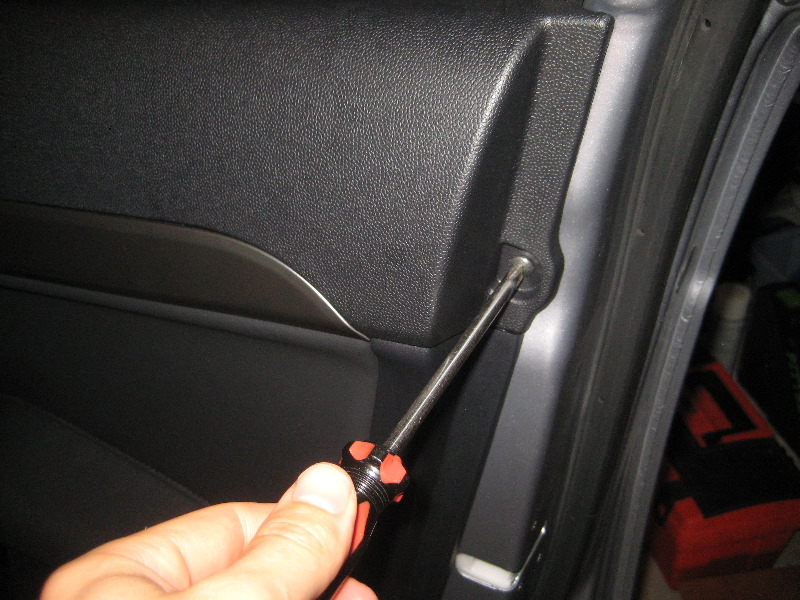 Mitsubishi-Lancer-Interior-Door-Panel-Removal-Guide-011