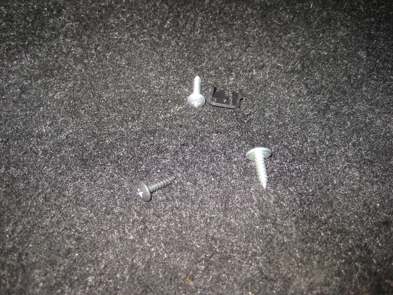 Mitsubishi-Lancer-Interior-Door-Panel-Removal-Guide-012