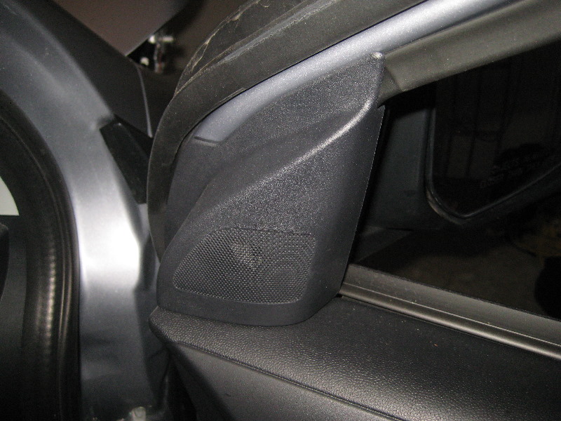 Mitsubishi-Lancer-Interior-Door-Panel-Removal-Guide-013