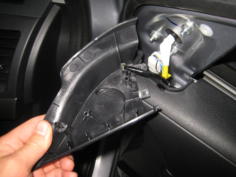 Mitsubishi-Lancer-Interior-Door-Panel-Removal-Guide-015