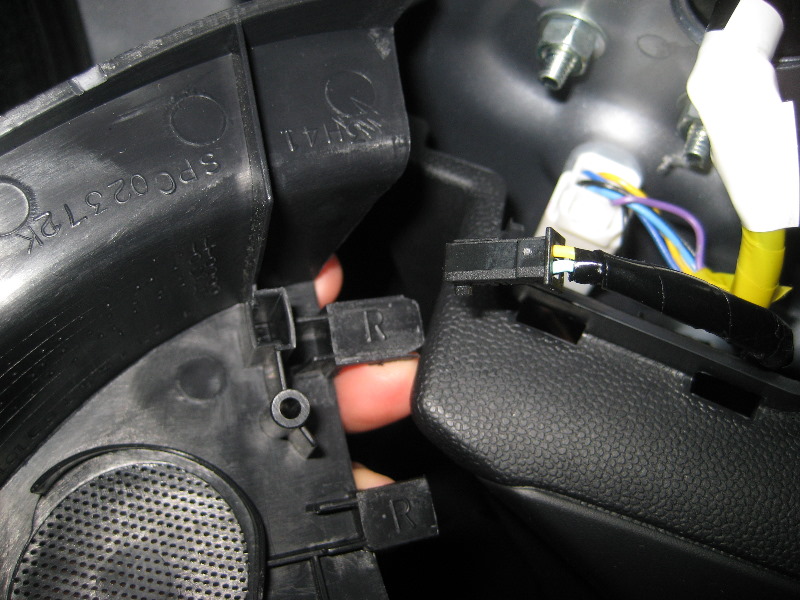 Mitsubishi-Lancer-Interior-Door-Panel-Removal-Guide-016