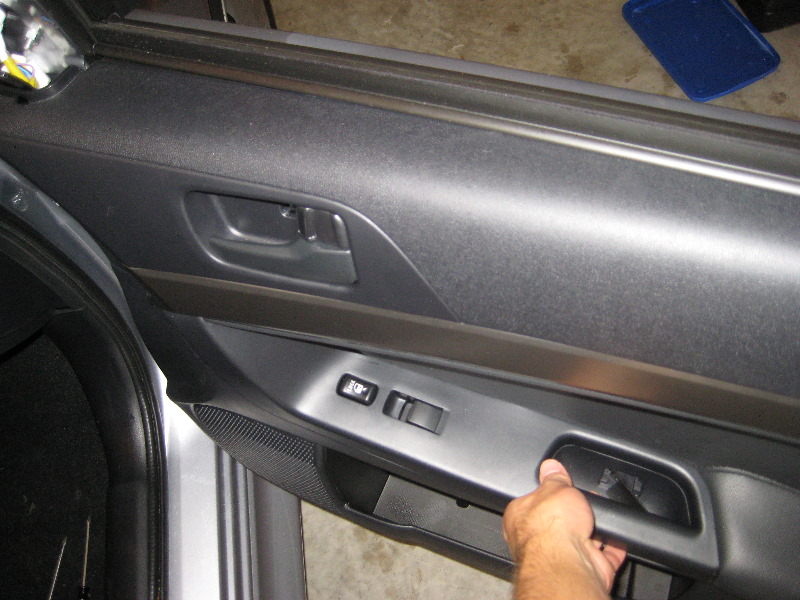 Mitsubishi-Lancer-Interior-Door-Panel-Removal-Guide-019