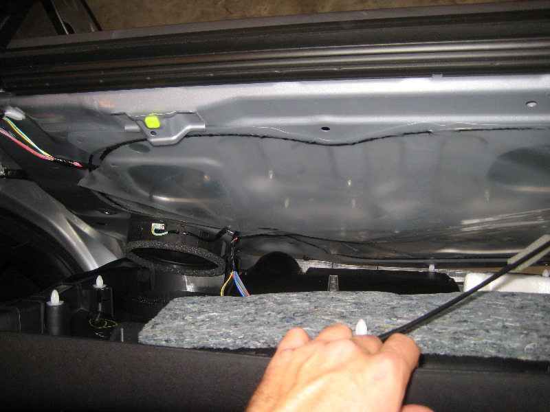 Mitsubishi-Lancer-Interior-Door-Panel-Removal-Guide-020