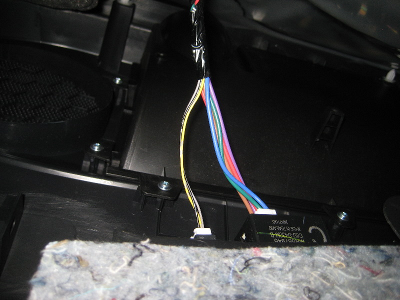 Mitsubishi-Lancer-Interior-Door-Panel-Removal-Guide-027