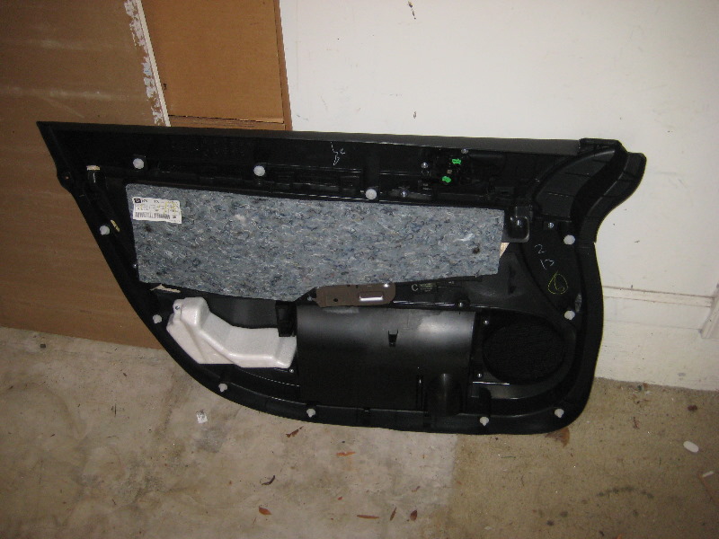 Mitsubishi-Lancer-Interior-Door-Panel-Removal-Guide-029