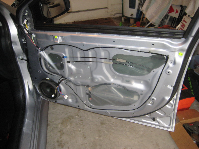 Mitsubishi-Lancer-Interior-Door-Panel-Removal-Guide-030