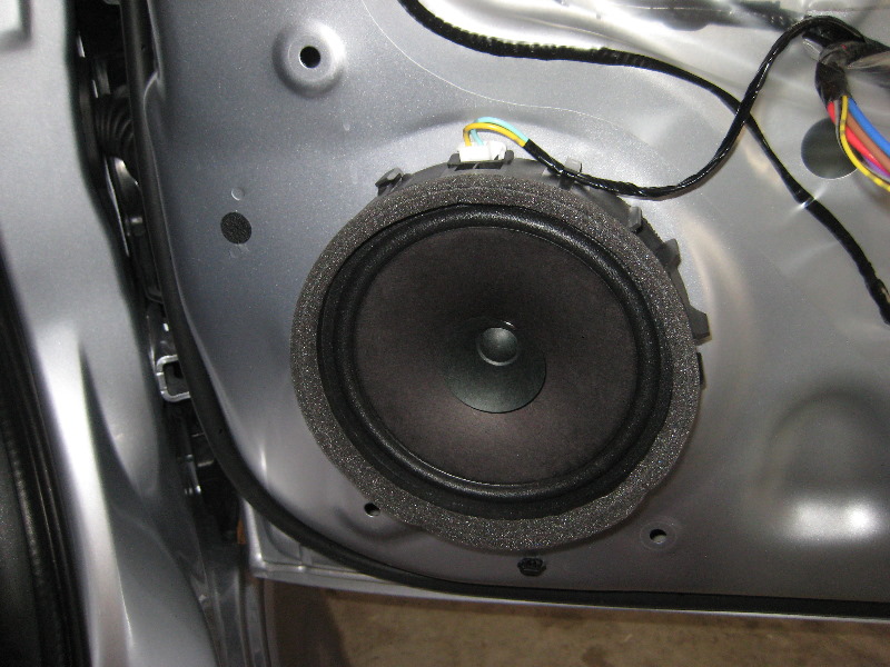 Mitsubishi-Lancer-Interior-Door-Panel-Removal-Guide-031