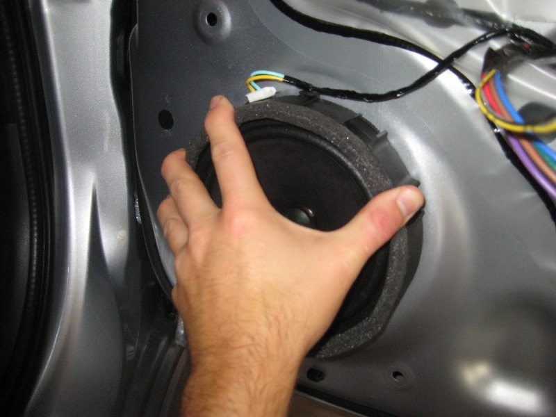 Mitsubishi-Lancer-Interior-Door-Panel-Removal-Guide-033