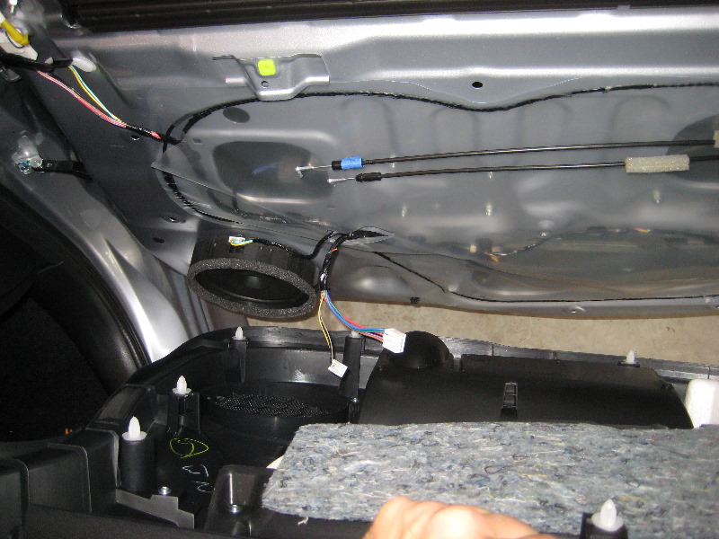 Mitsubishi-Lancer-Interior-Door-Panel-Removal-Guide-035