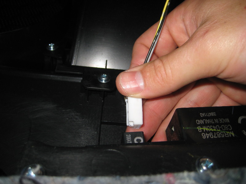 Mitsubishi-Lancer-Interior-Door-Panel-Removal-Guide-036