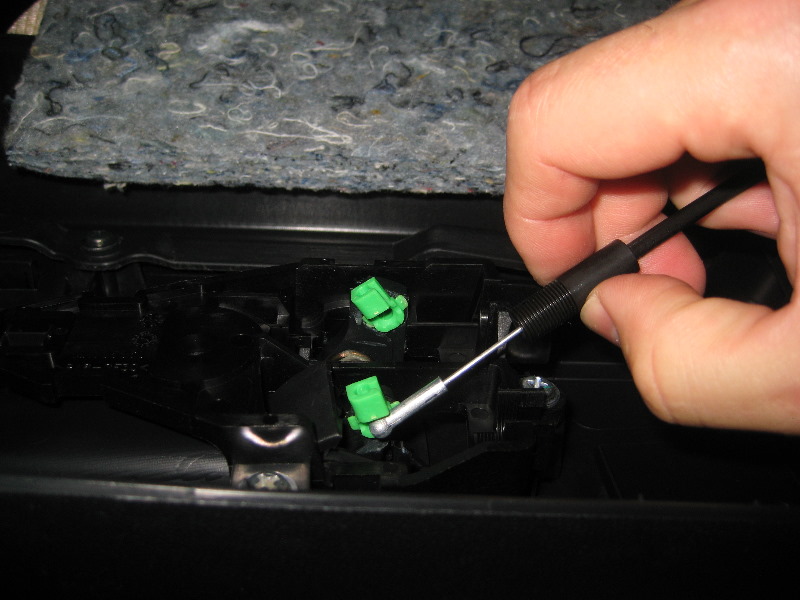 Mitsubishi-Lancer-Interior-Door-Panel-Removal-Guide-038