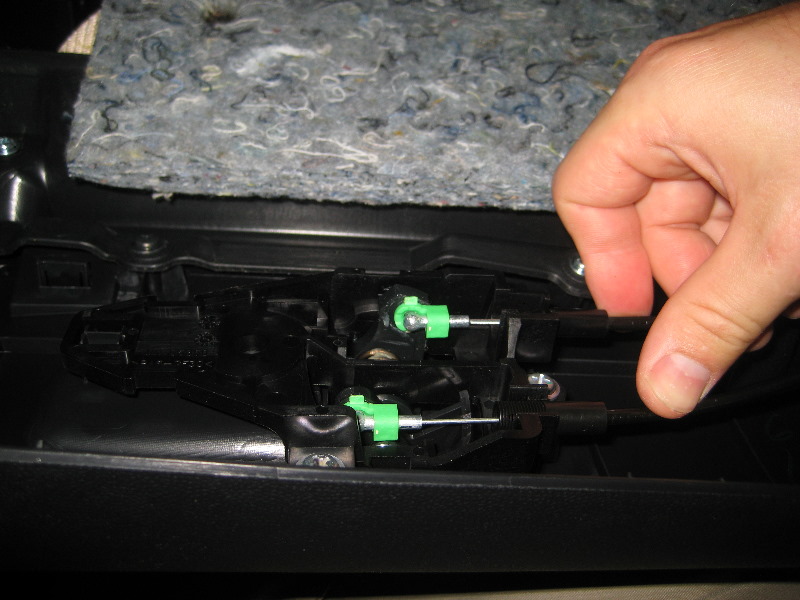 Mitsubishi-Lancer-Interior-Door-Panel-Removal-Guide-042