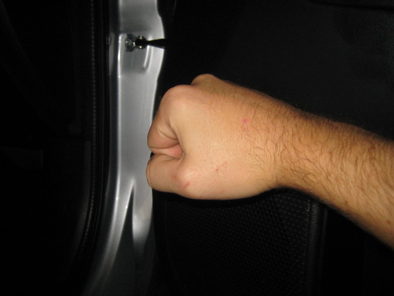 Mitsubishi-Lancer-Interior-Door-Panel-Removal-Guide-045