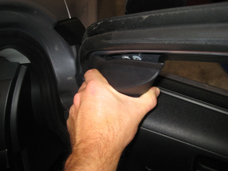 Mitsubishi-Lancer-Interior-Door-Panel-Removal-Guide-047