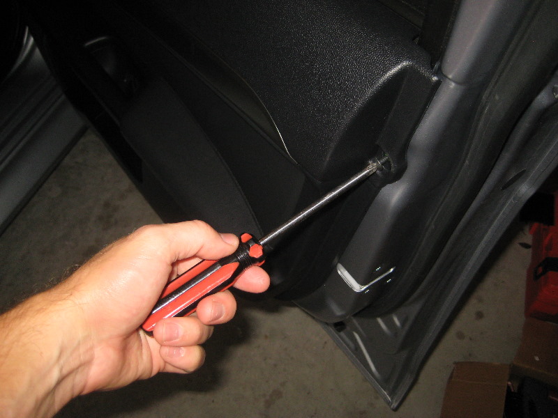 Mitsubishi-Lancer-Interior-Door-Panel-Removal-Guide-049