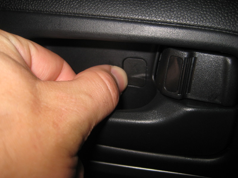 Mitsubishi-Lancer-Interior-Door-Panel-Removal-Guide-056
