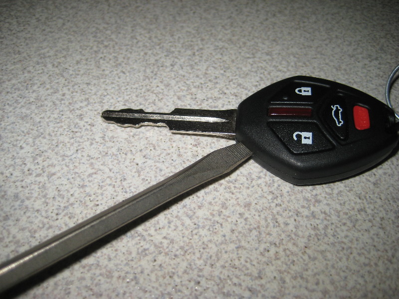 Mitsubishi-Lancer-Key-Fob-Battery-Replacement-Guide-003