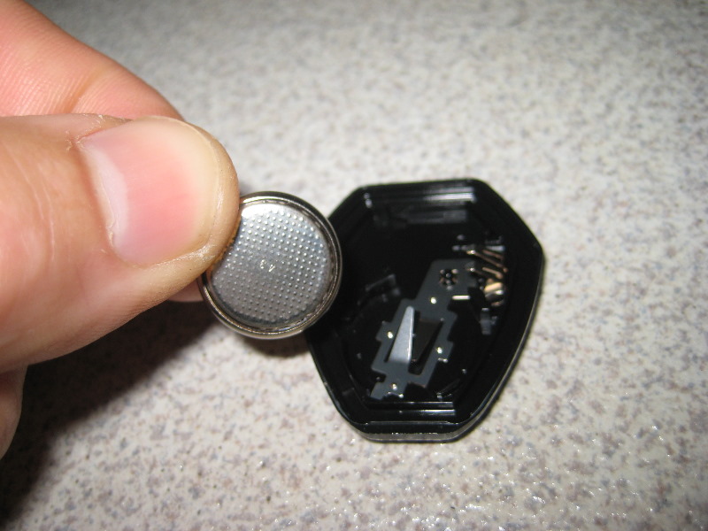 Mitsubishi-Lancer-Key-Fob-Battery-Replacement-Guide-014