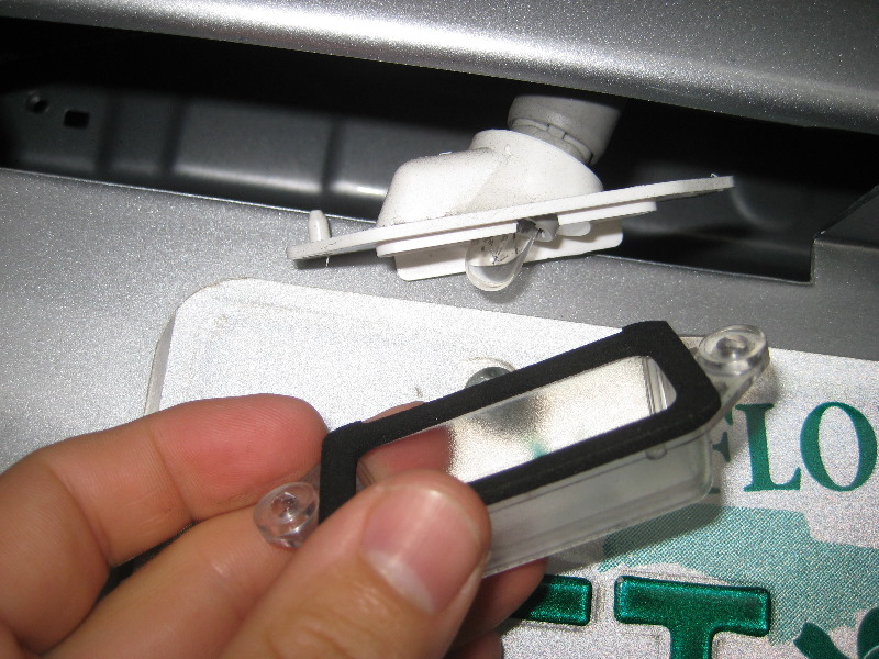 Mitsubishi-Lancer-License-Plate-Light-Bulbs-Replacement-Guide-006