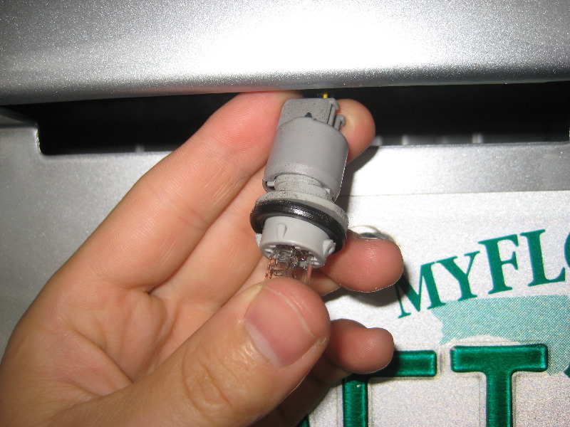 Mitsubishi-Lancer-License-Plate-Light-Bulbs-Replacement-Guide-010