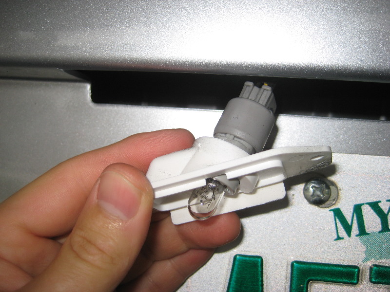 Mitsubishi-Lancer-License-Plate-Light-Bulbs-Replacement-Guide-011