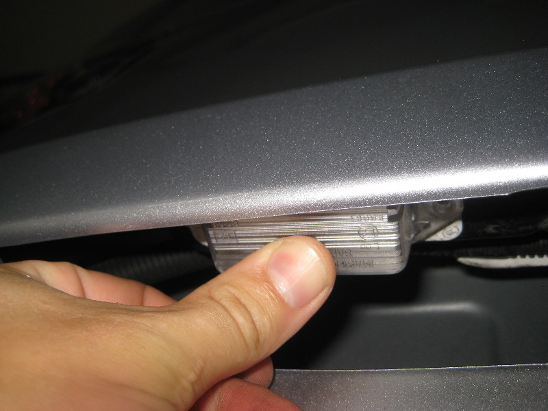 Mitsubishi-Lancer-License-Plate-Light-Bulbs-Replacement-Guide-013