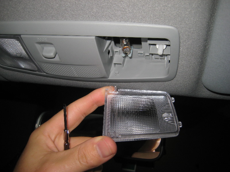 Mitsubishi-Lancer-Map-Light-Bulbs-Replacement-Guide-004