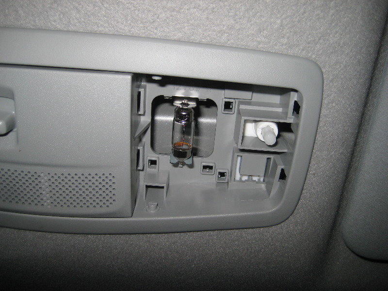 Mitsubishi-Lancer-Map-Light-Bulbs-Replacement-Guide-005