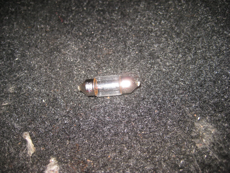 Mitsubishi-Lancer-Map-Light-Bulbs-Replacement-Guide-007