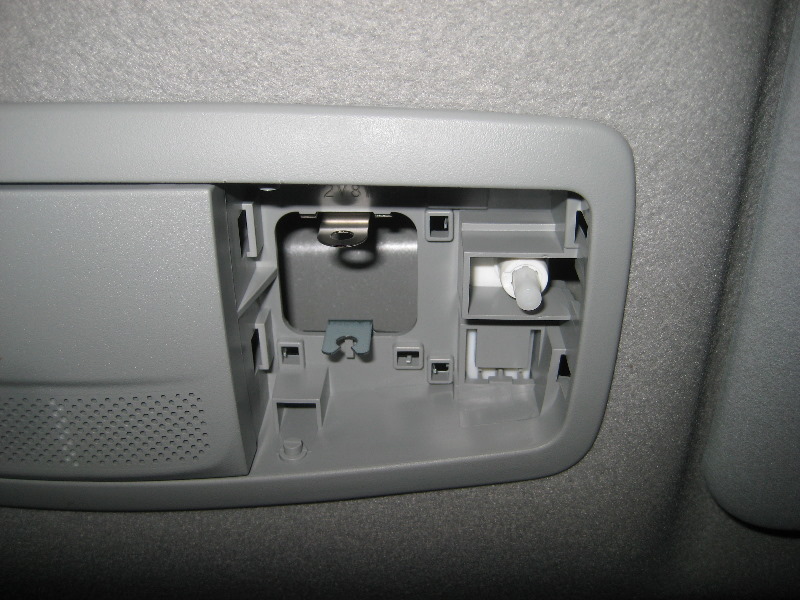 Mitsubishi-Lancer-Map-Light-Bulbs-Replacement-Guide-008