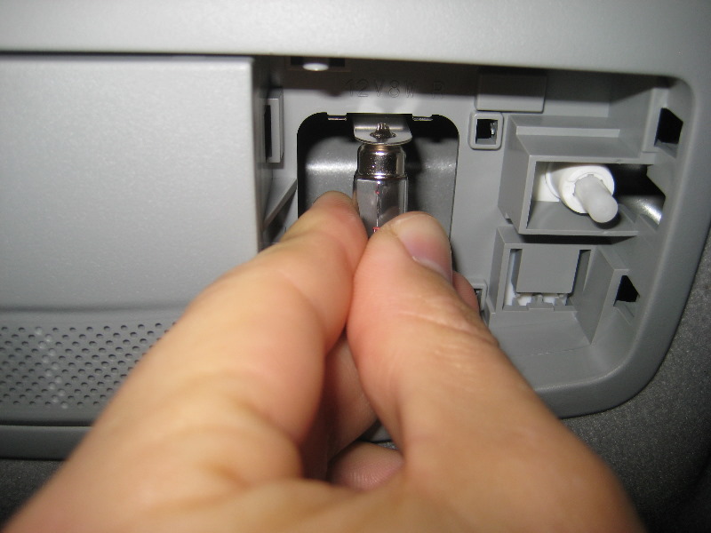 Mitsubishi-Lancer-Map-Light-Bulbs-Replacement-Guide-009