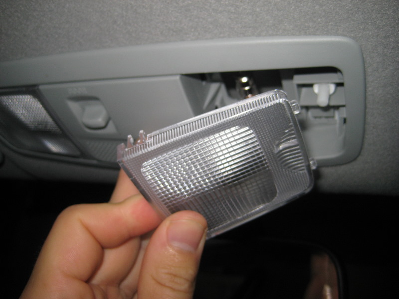 Mitsubishi-Lancer-Map-Light-Bulbs-Replacement-Guide-011