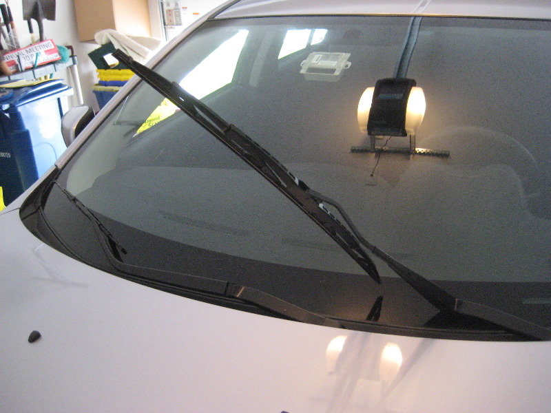 MitsubishiLancerWindshieldWindowWiperBladesReplacementGuide002