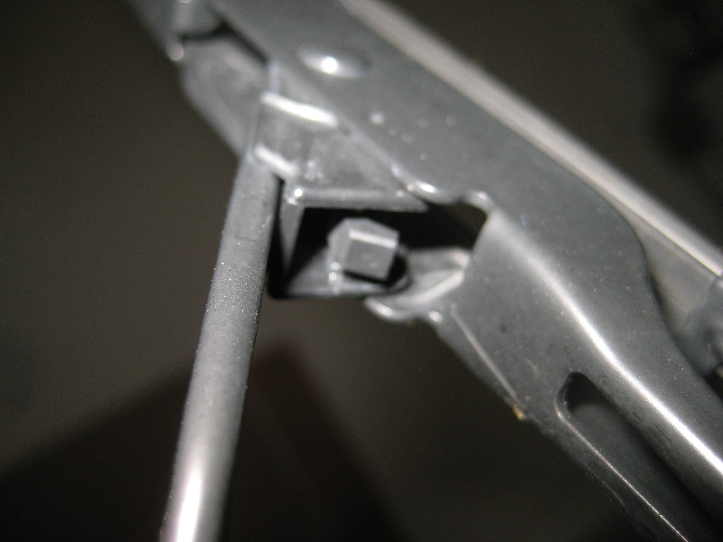 MitsubishiLancerWindshieldWindowWiperBladesReplacementGuide003