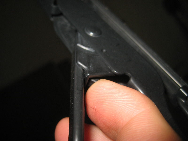 MitsubishiLancerWindshieldWindowWiperBladesReplacementGuide004