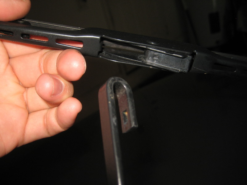 MitsubishiLancerWindshieldWindowWiperBladesReplacementGuide007