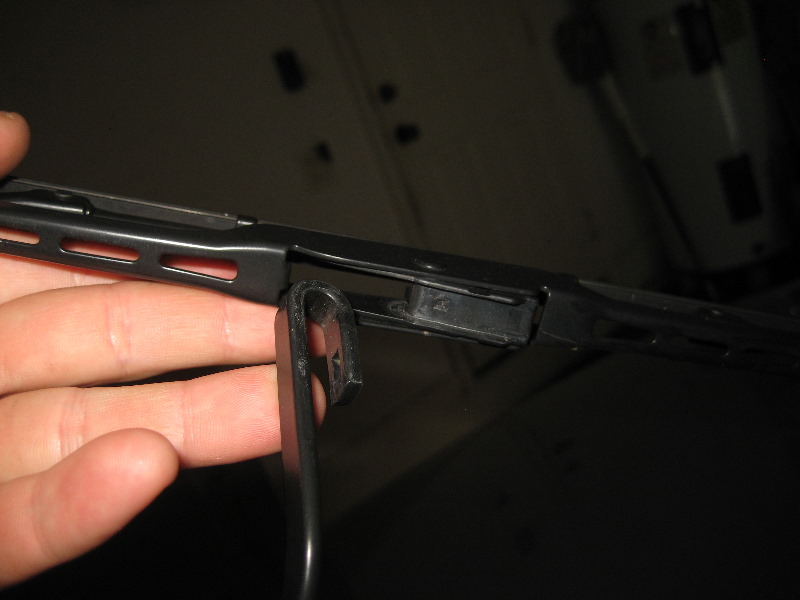 Mitsubishi-Lancer-Windshield-Window-Wiper-Blades-Replacement-Guide-009