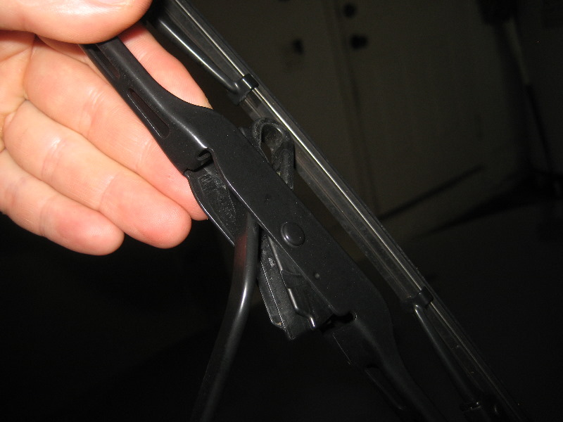 MitsubishiLancerWindshieldWindowWiperBladesReplacementGuide010