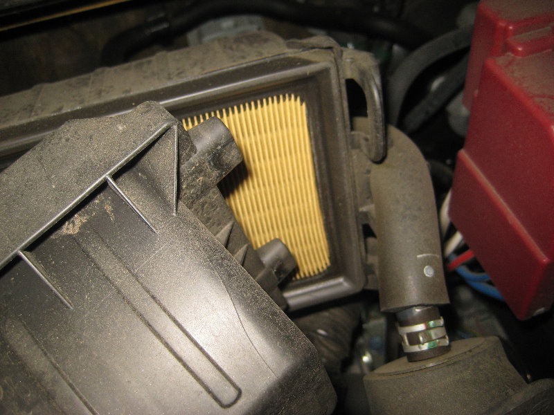 Mitsubishi-Mirage-Engine-Air-Filter-Replacement-Guide-007