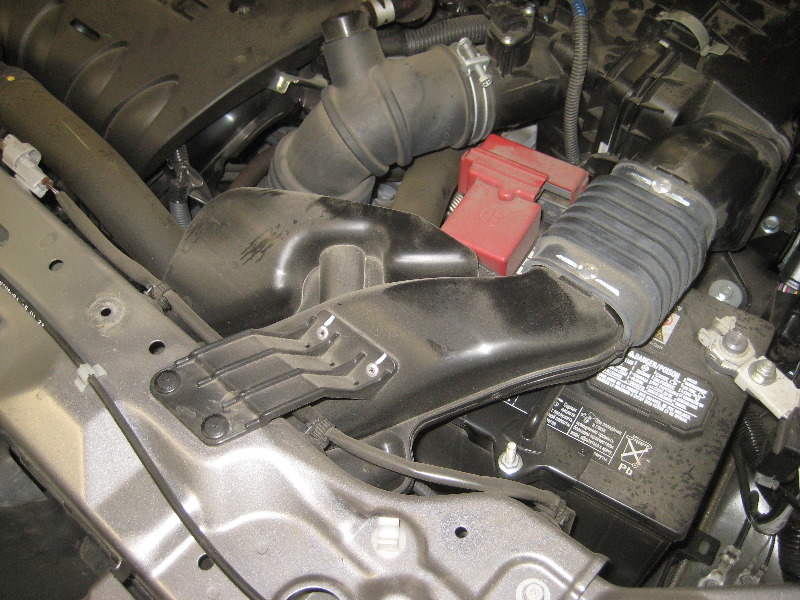 2011-2017-Mitsubishi-Outlander-Sport-12V-Automotive-Battery-Replacement-Guide-011