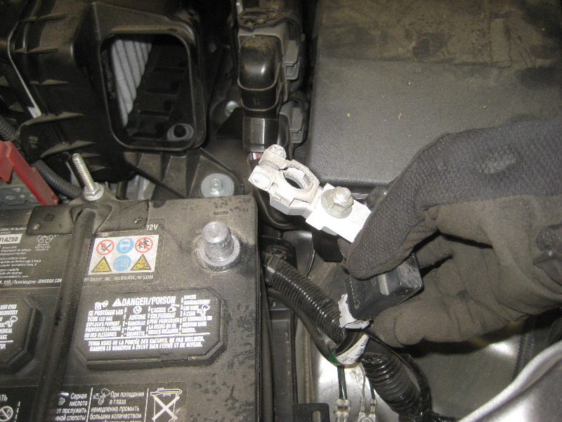 2011-2017-Mitsubishi-Outlander-Sport-12V-Automotive-Battery-Replacement-Guide-019