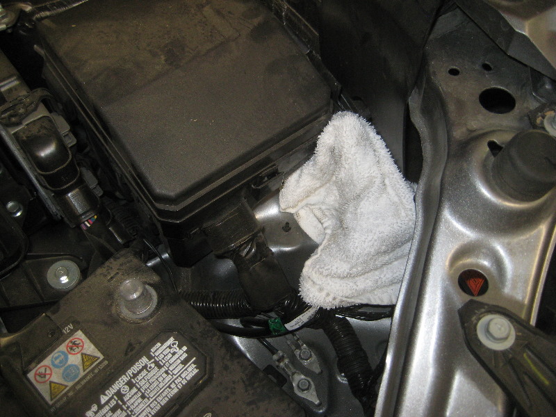 2011-2017-Mitsubishi-Outlander-Sport-12V-Automotive-Battery-Replacement-Guide-020