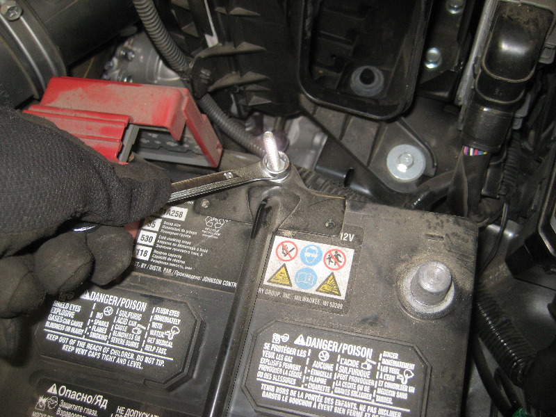 2011-2017-Mitsubishi-Outlander-Sport-12V-Automotive-Battery-Replacement-Guide-021