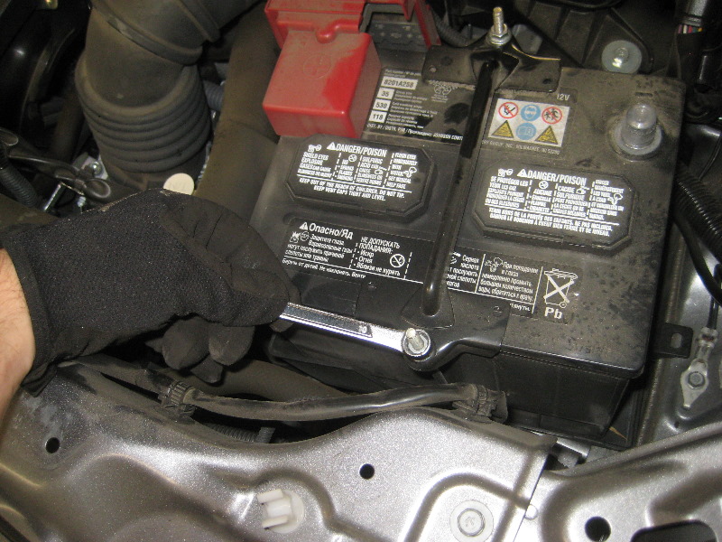 2011-2017-Mitsubishi-Outlander-Sport-12V-Automotive-Battery-Replacement-Guide-022