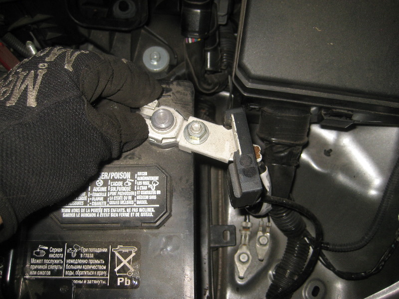 2011-2017-Mitsubishi-Outlander-Sport-12V-Automotive-Battery-Replacement-Guide-038