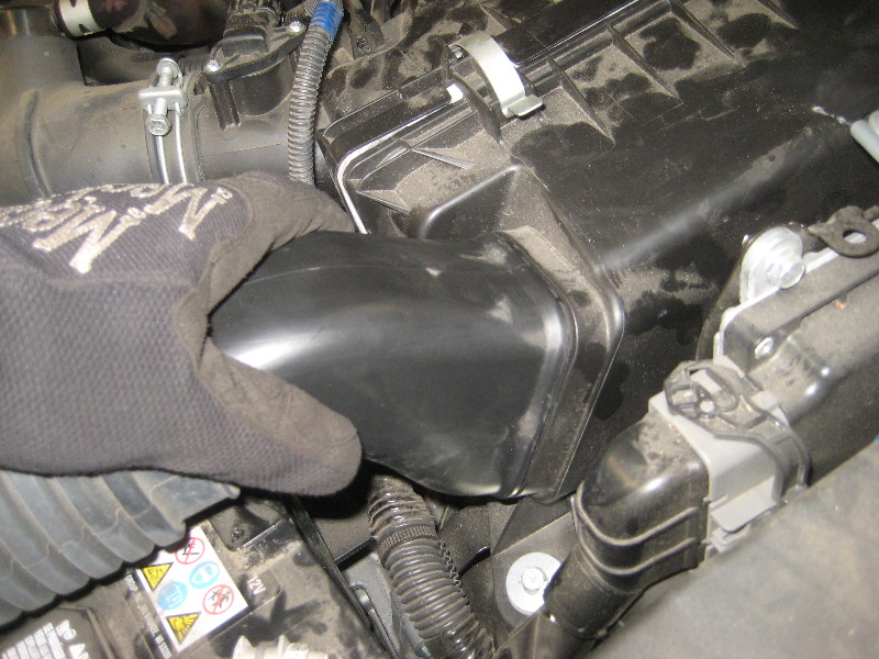 2011-2017-Mitsubishi-Outlander-Sport-12V-Automotive-Battery-Replacement-Guide-042