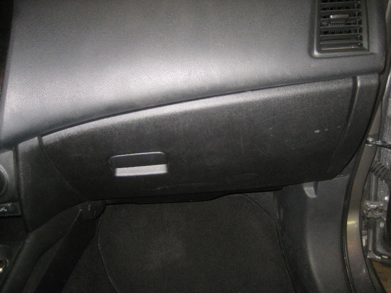 2011-2017-Mitsubishi-Outlander-Sport-Cabin-Air-Filter-Replacement-Guide-001