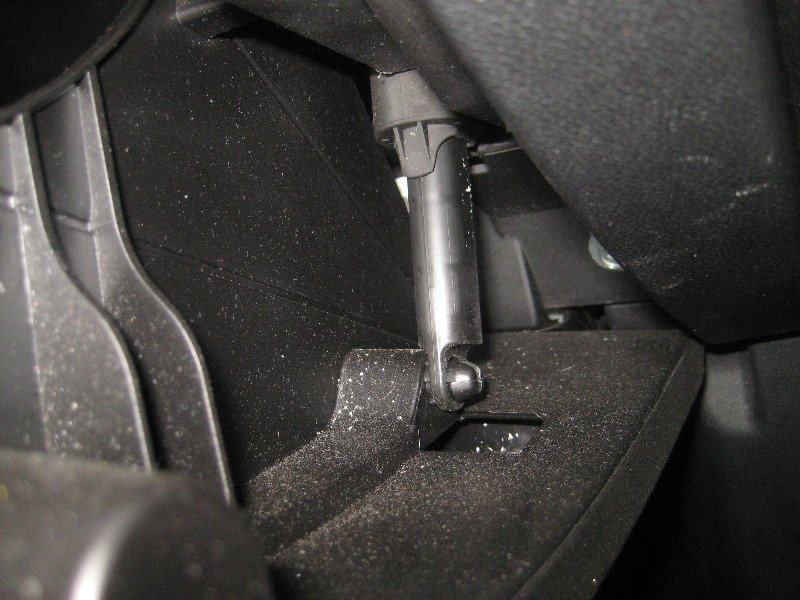 2011-2017-Mitsubishi-Outlander-Sport-Cabin-Air-Filter-Replacement-Guide-003