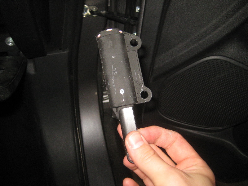 2011-2017-Mitsubishi-Outlander-Sport-Cabin-Air-Filter-Replacement-Guide-005